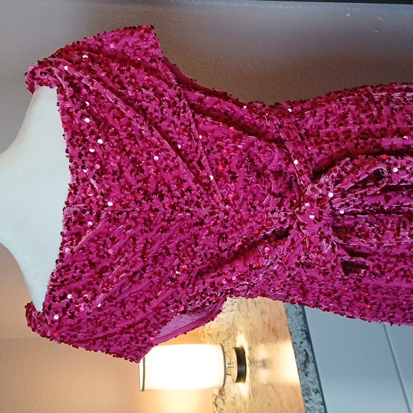 Stunning NWT bright pink sequin cocktail dress size 12 by BooHoo - Picture 5 of 8